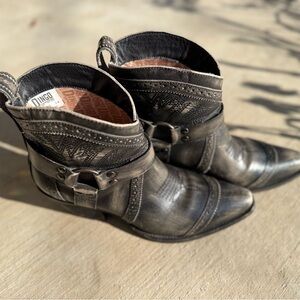 Dingo Women's Charcoal Ankle Booties